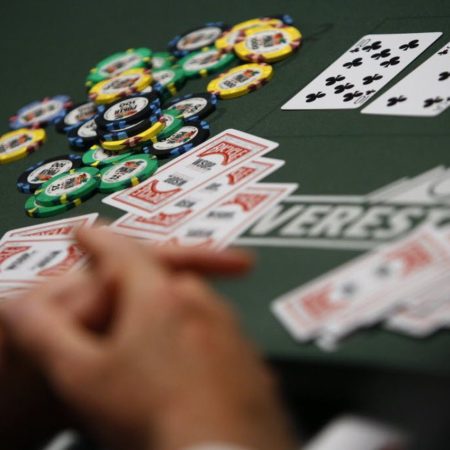 Why self-talking and other mental weird things are healthy for poker